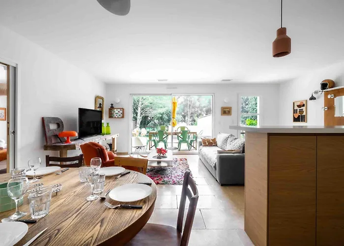 Casa de Férias Maison Jeannot - Climatisee Avec Piscine *