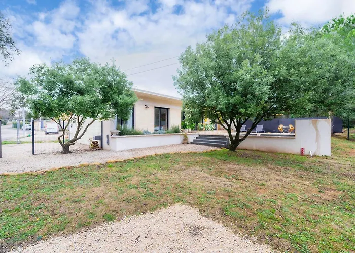 Casa de Férias Maison Jeannot - Climatisee Avec Piscine Vers-Pont-du-Gard